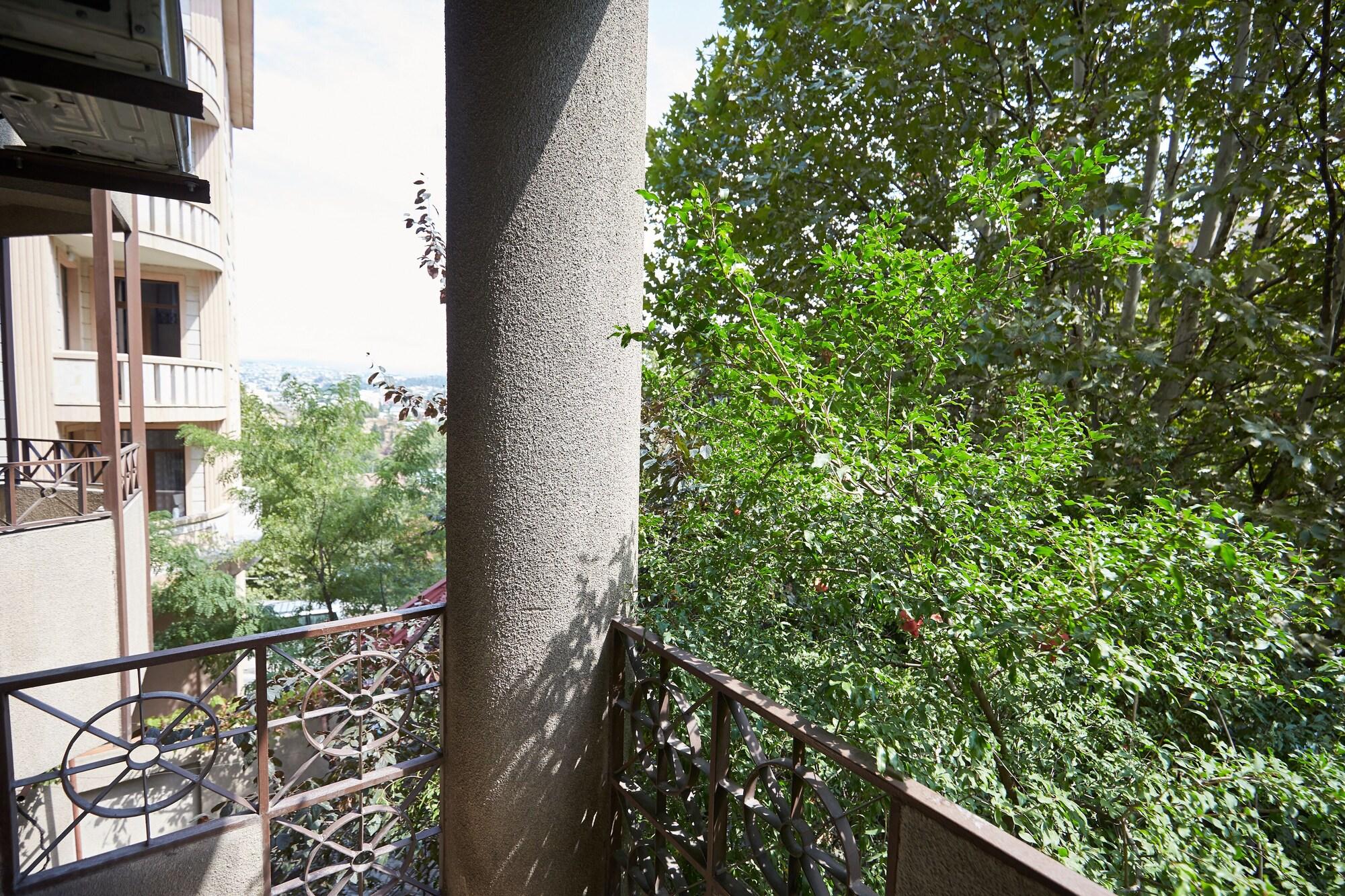 Iliani Hotel Tbilisi Exterior foto